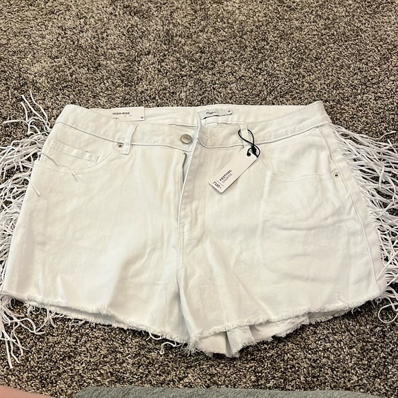 White fringe Jean shorts - Picture 1 of 2